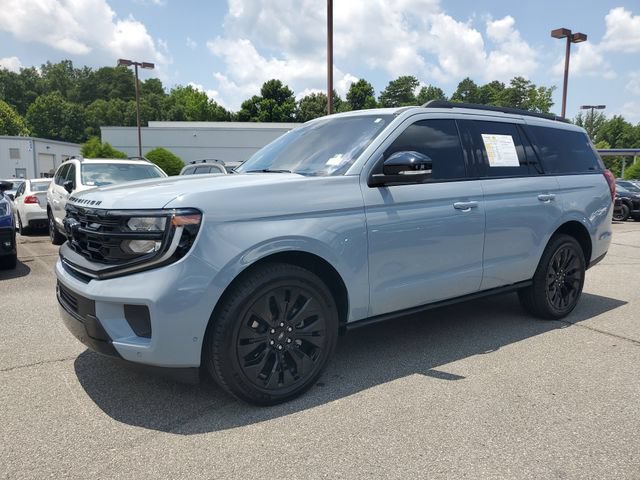 Used 2025 Ford Expedition Platinum w/ Stealth Appearance Package AWD/4WD image 3