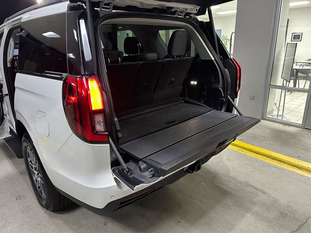 Certified 2025 Ford Expedition Active image 32