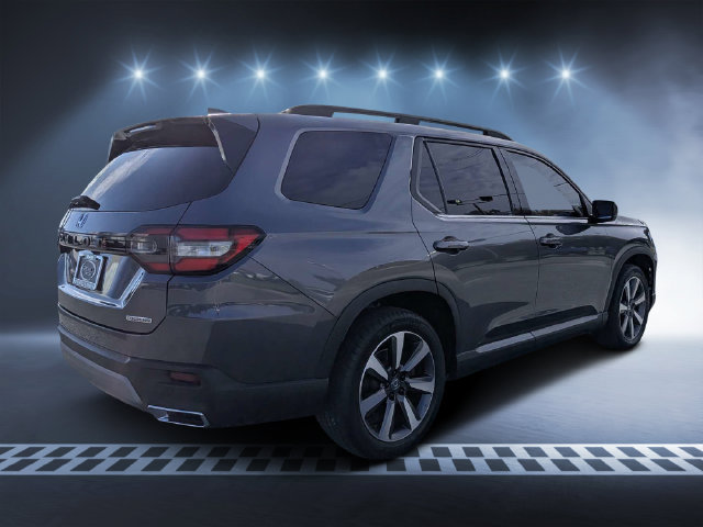 Used 2024 Honda Pilot Touring image 2