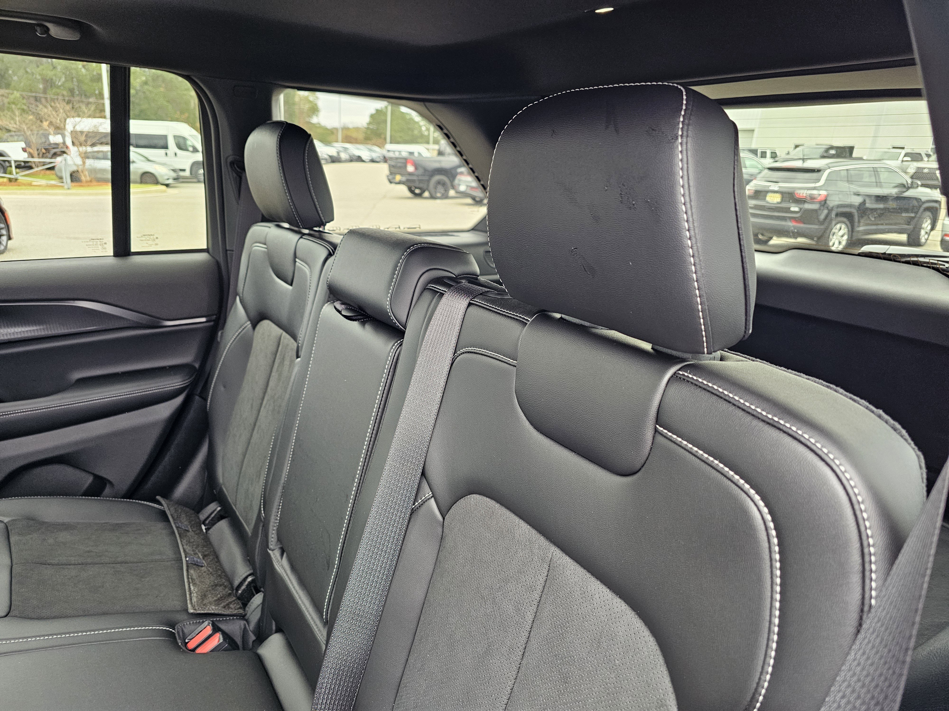 New 2025 Jeep Grand Cherokee Altitude image 31