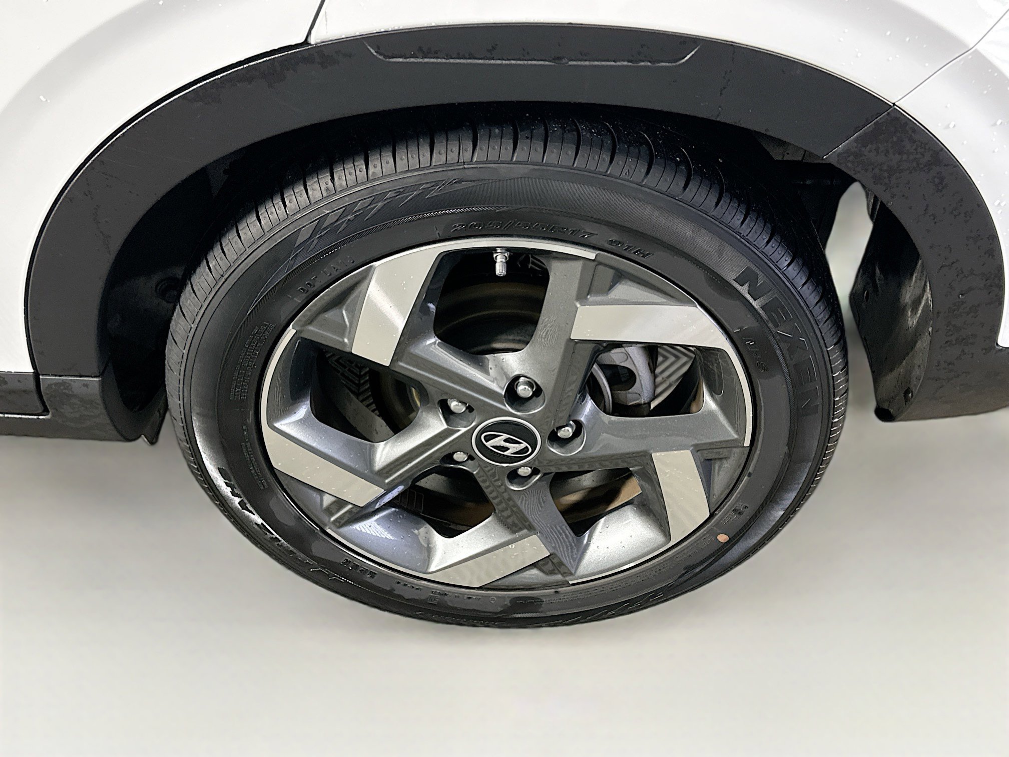 Used 2024 Hyundai Venue SEL image 11