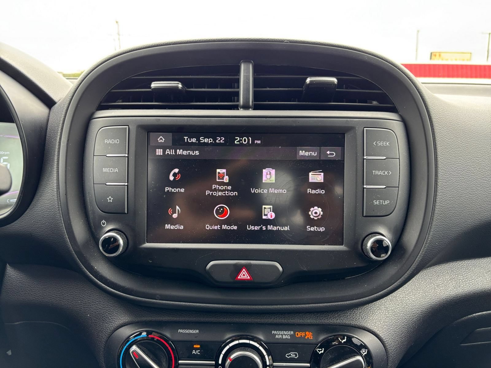 Used 2025 Kia Soul LX w/ LX Technology Package FWD image 19
