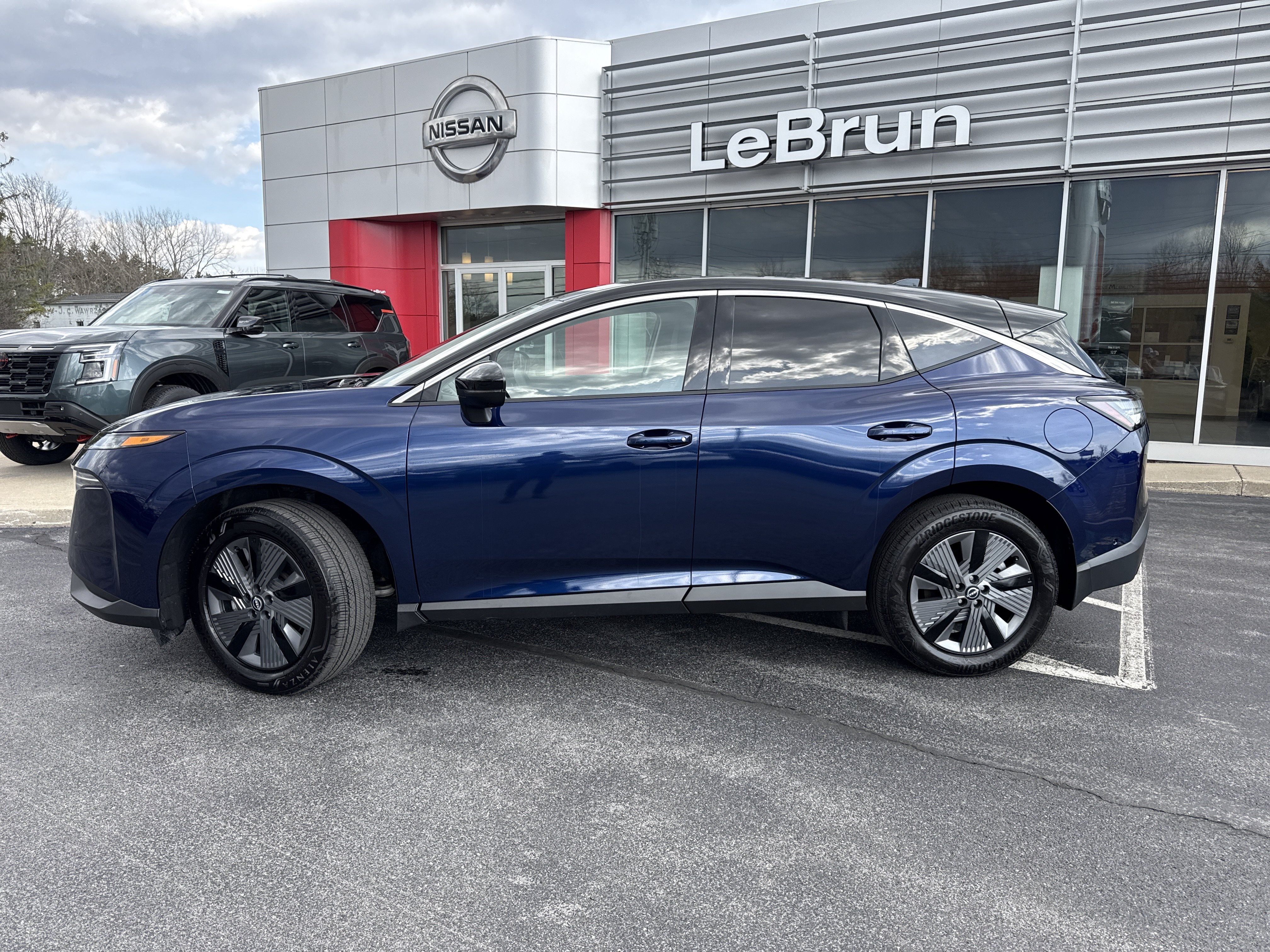 Used 2025 Nissan Murano SL AWD/4WD image 3