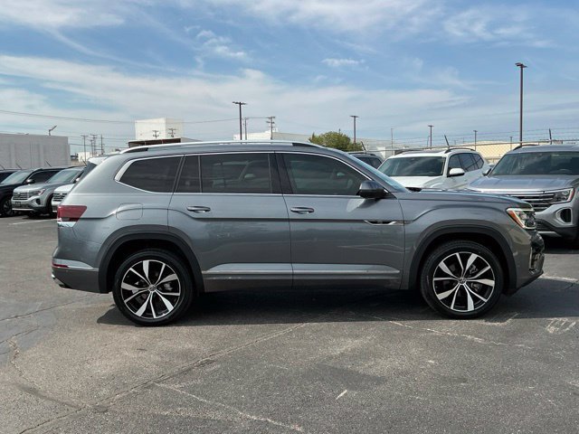 Certified 2024 Volkswagen Atlas SEL Premium R-Line AWD/4WD image 2