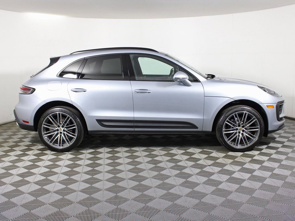 Certified 2026 Porsche Macan AWD/4WD image 8