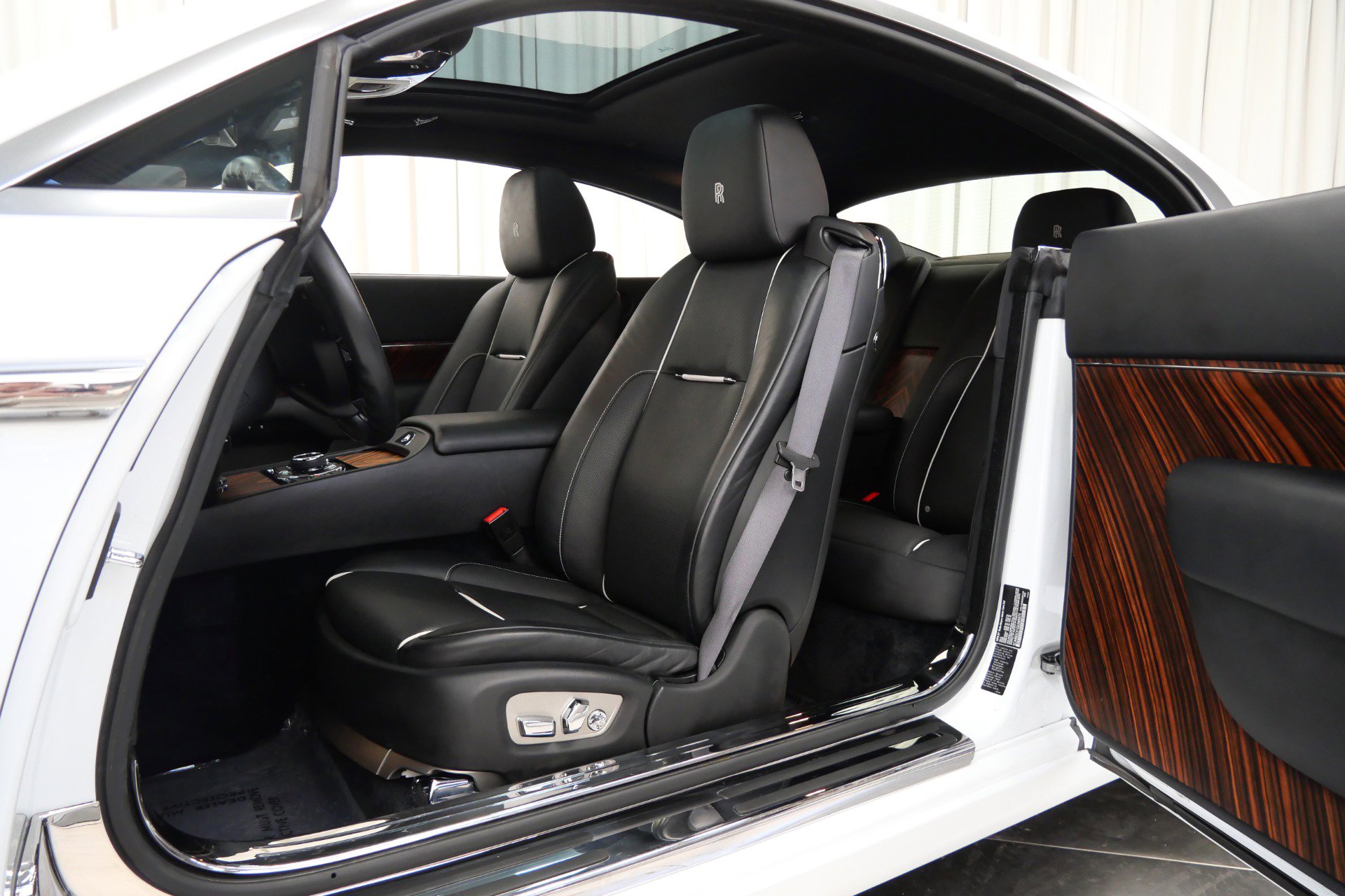 Used 2016 Rolls-Royce Wraith RWD image 24