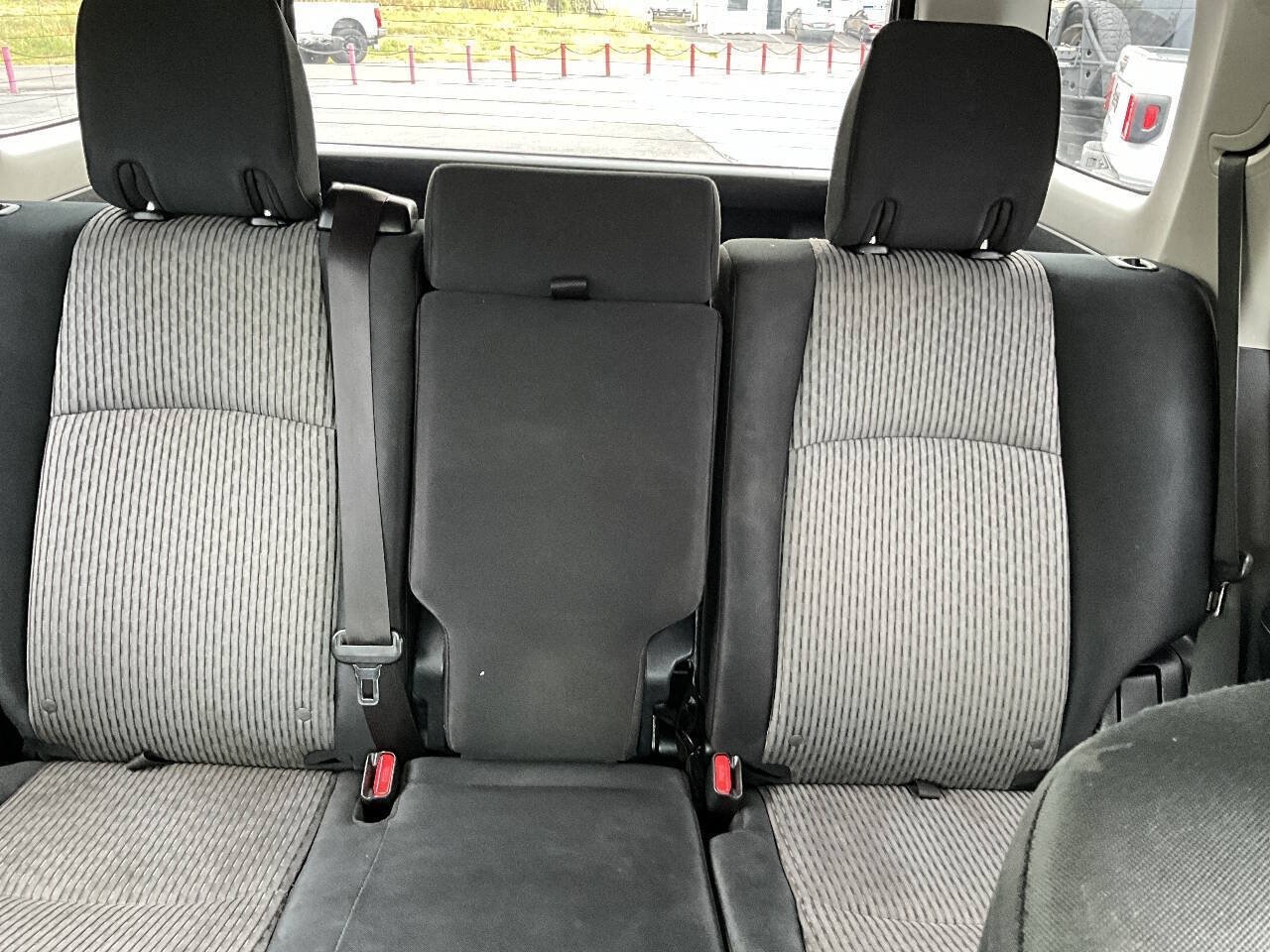 Used 2015 Toyota 4Runner SR5 w/ Four Season Floor Mat Package AWD/4WD image 11