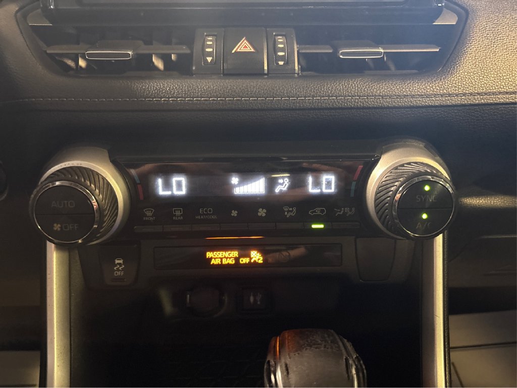 Used 2019 Toyota RAV4 XLE Premium FWD image 34