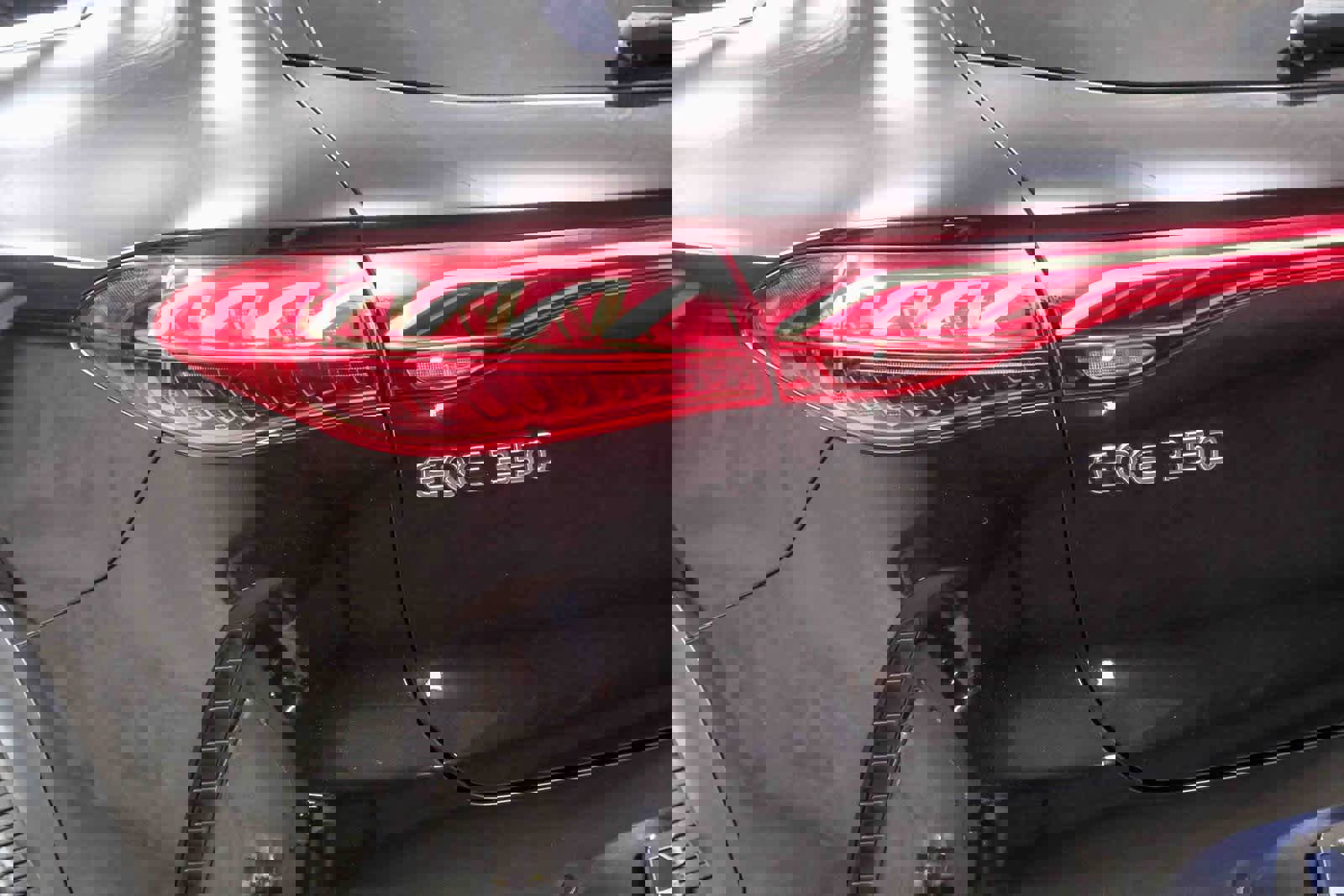 Certified 2023 Mercedes-Benz EQE 350+ 4MATIC SUV w/ Exclusive Trim Package image 18