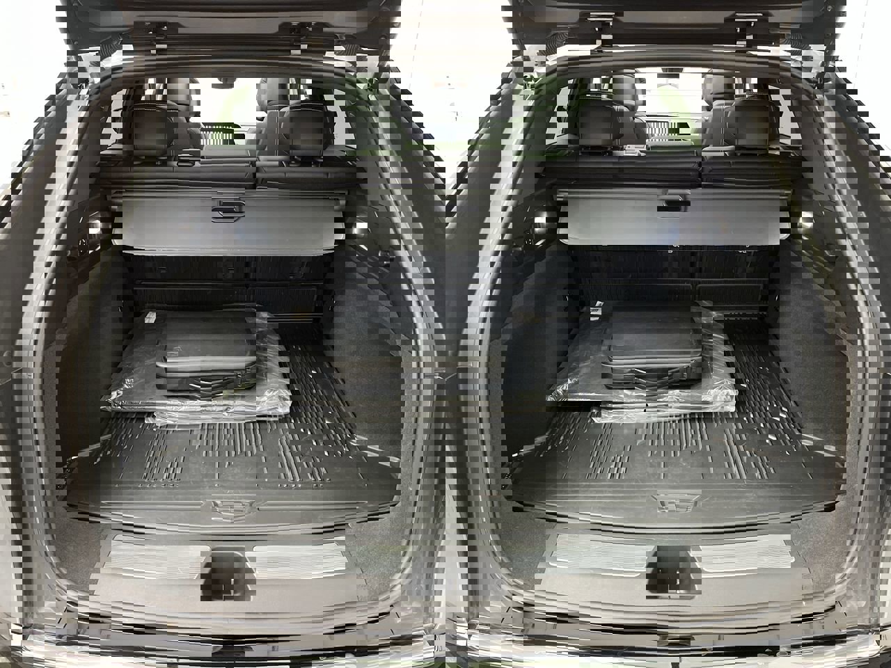 Used 2024 Cadillac Lyriq Luxury w/ LPO, Floor Liner Package image 32