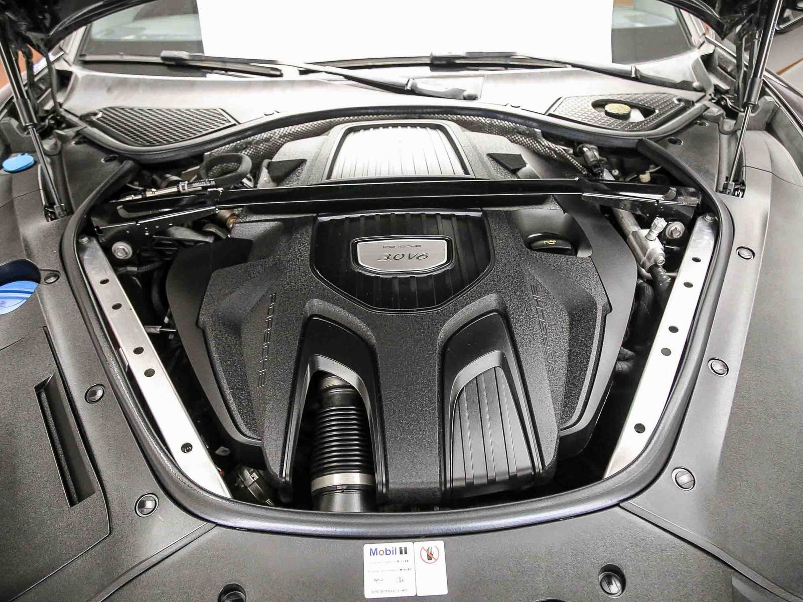 Certified 2018 Porsche Panamera RWD image 33