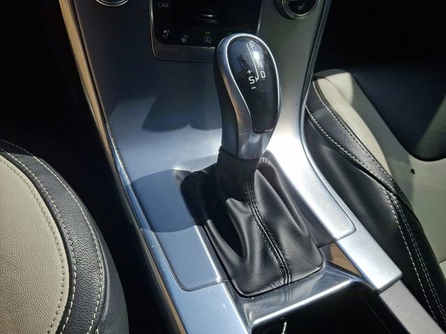 Used 2017 Volvo XC60 T6 Dynamic w/ Climate Package image 15