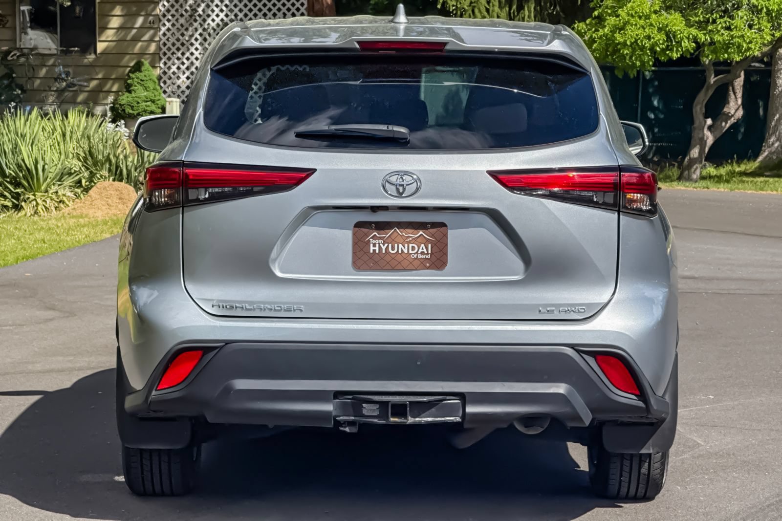 Used 2021 Toyota Highlander LE AWD/4WD image 5
