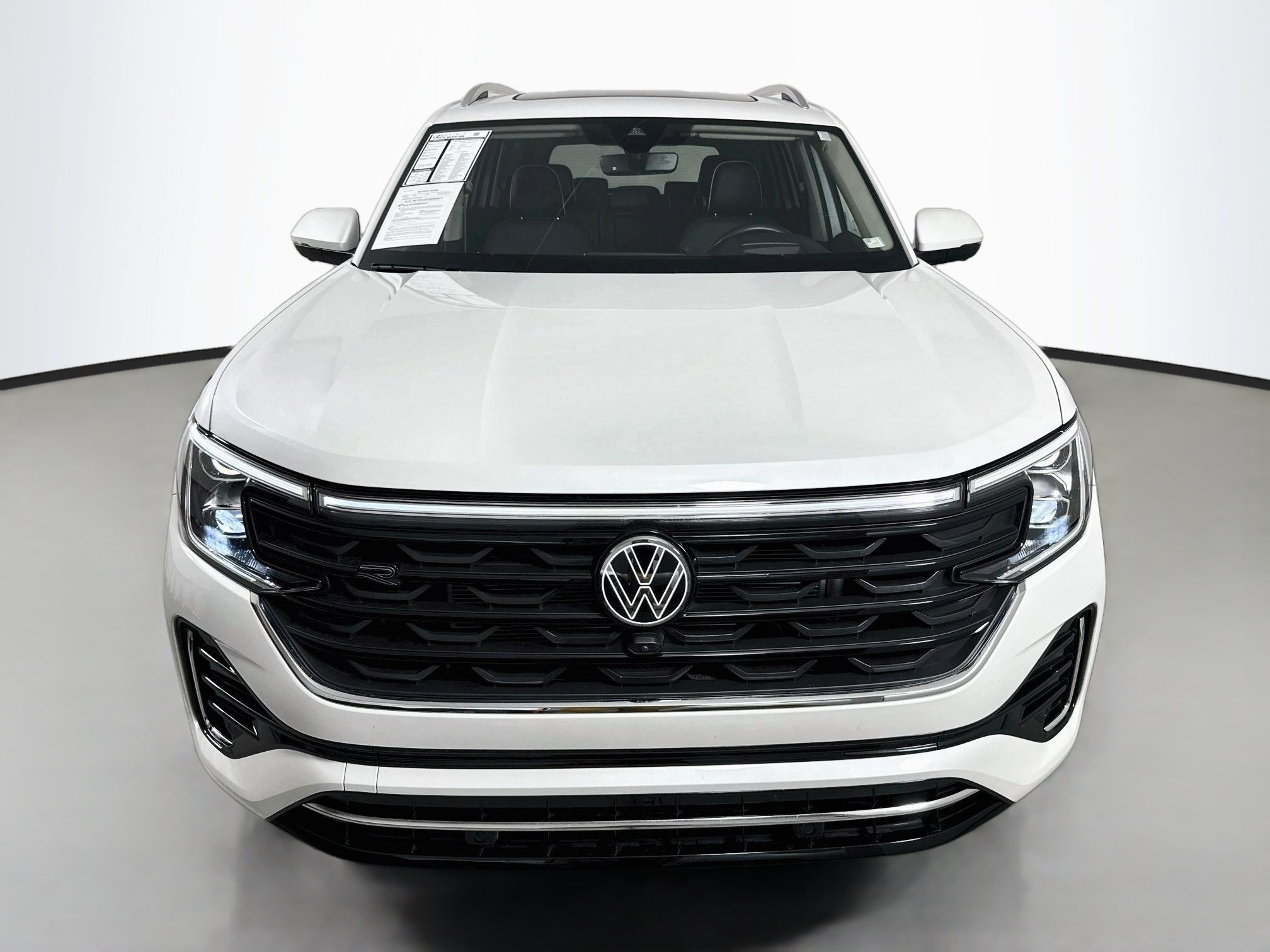 Used 2024 Volkswagen Atlas SEL Premium R-Line AWD/4WD image 2