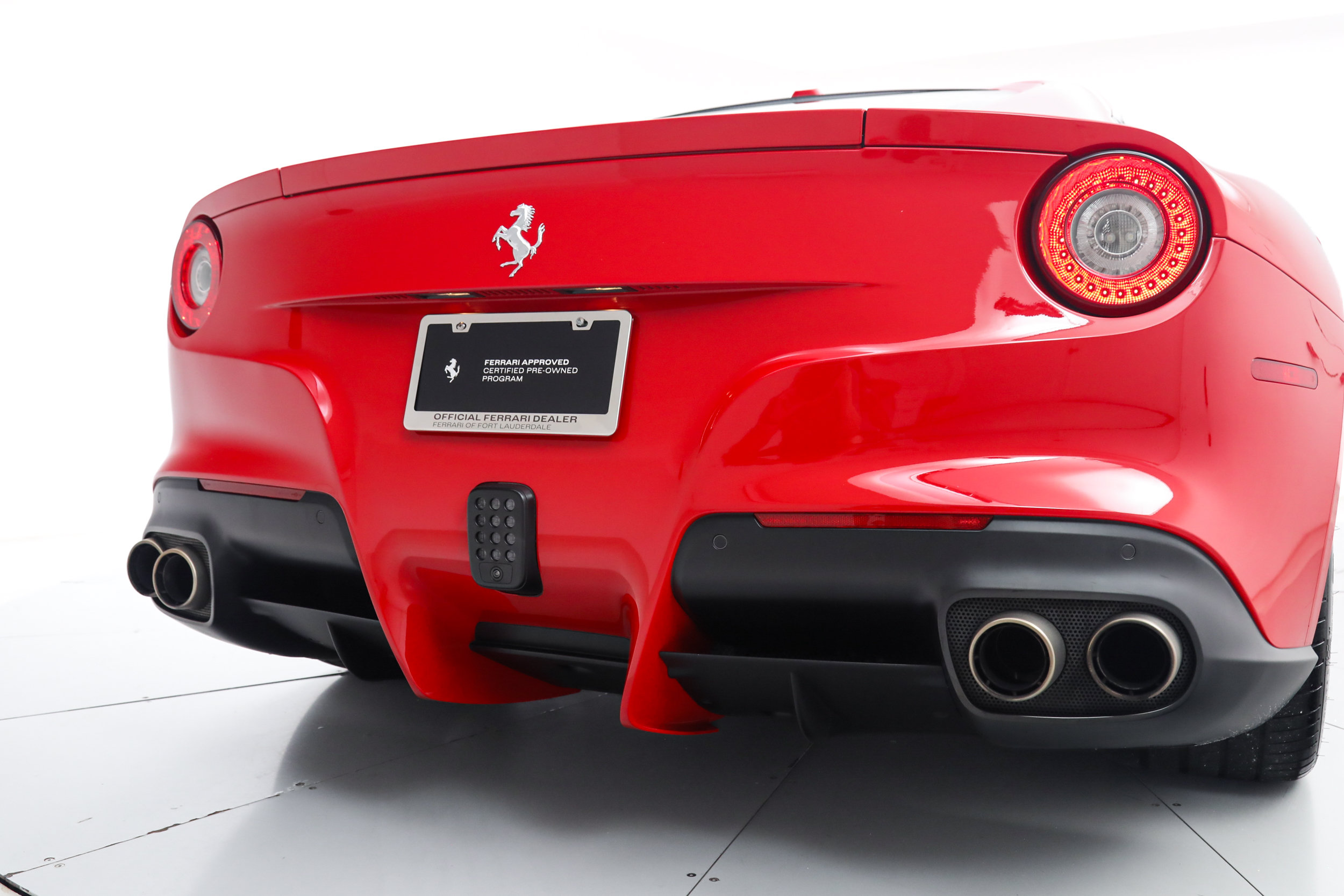 Used 2016 Ferrari F12 Berlinetta RWD image 16