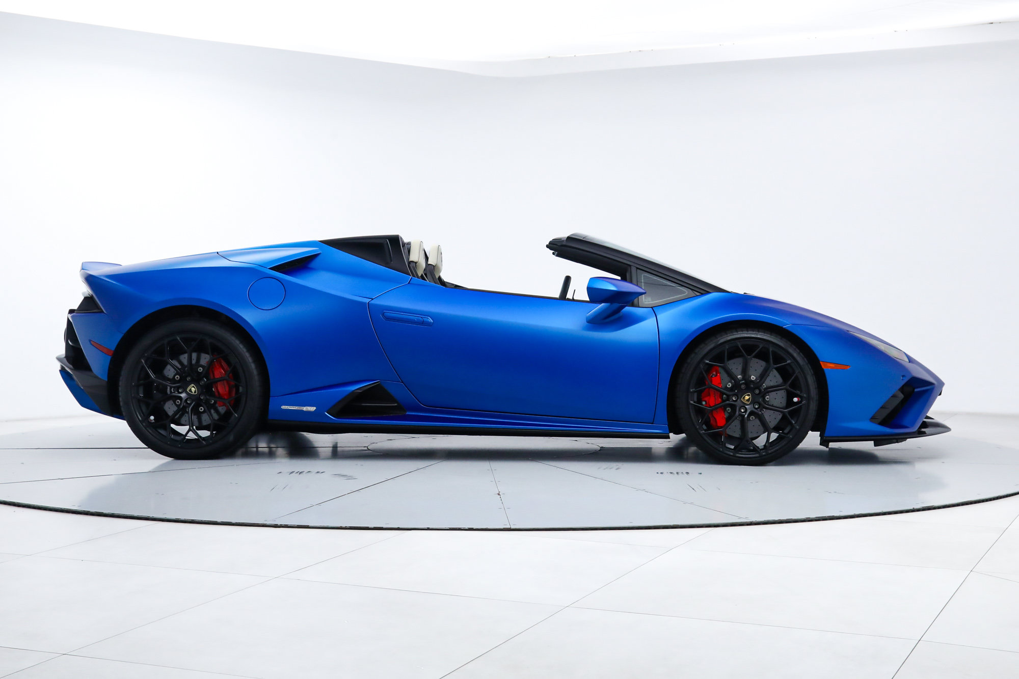 Used 2021 Lamborghini Huracan EVO RWD image 7