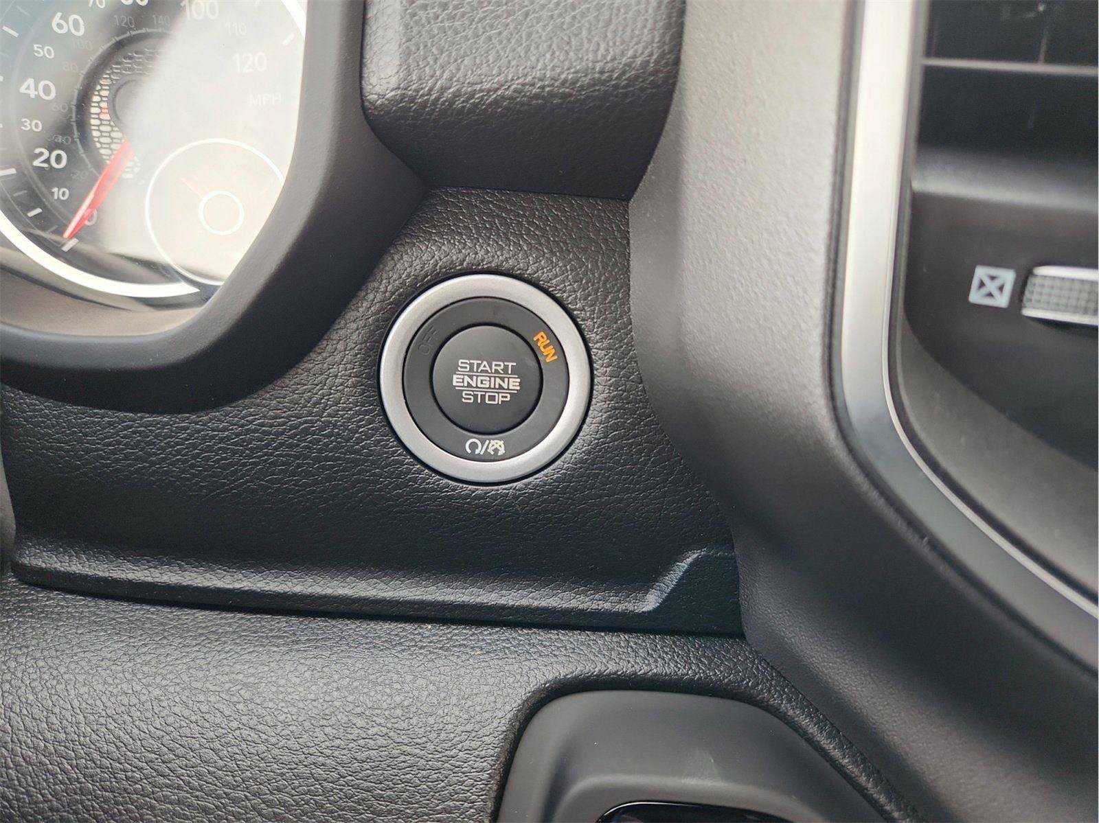 New 2026 RAM 1500 Express AWD/4WD image 17