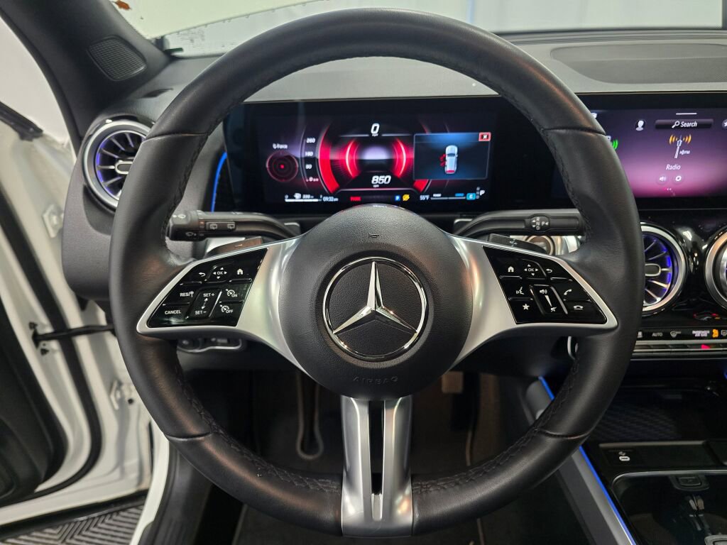 Used 2025 Mercedes-Benz GLB 250 4MATIC image 14