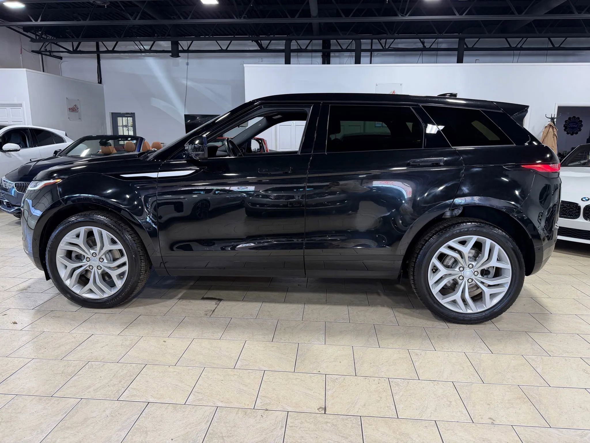 Used 2021 Land Rover Range Rover Evoque SE AWD/4WD image 30