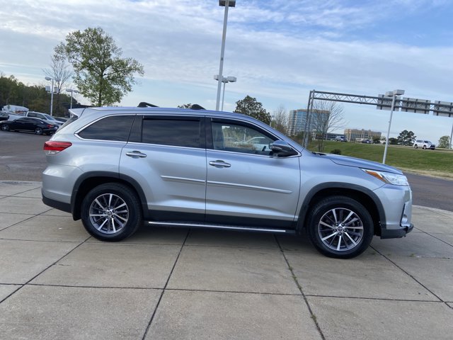 Used 2019 Toyota Highlander XLE image 13