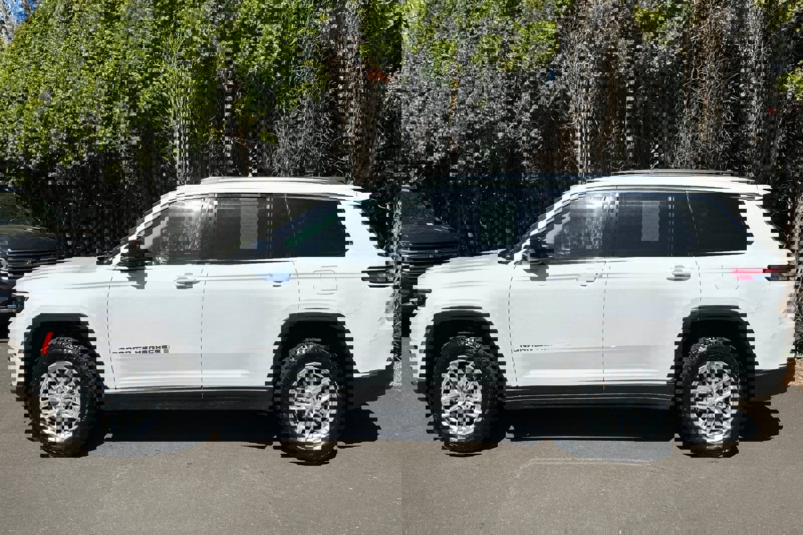 Used 2021 Jeep Grand Cherokee L Laredo w/ Luxury Tech Group I image 7