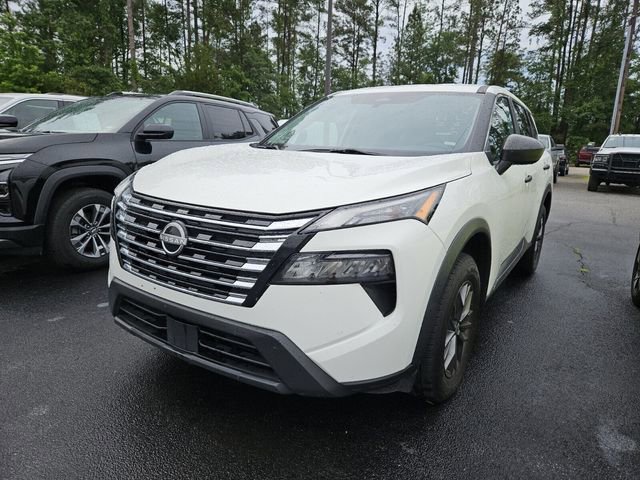 Used 2024 Nissan Rogue S FWD image 2