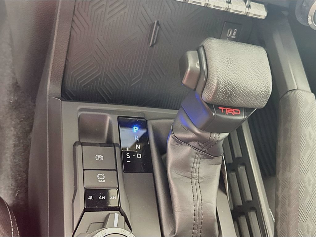 Used 2025 Toyota Tacoma TRD Sport AWD/4WD image 15