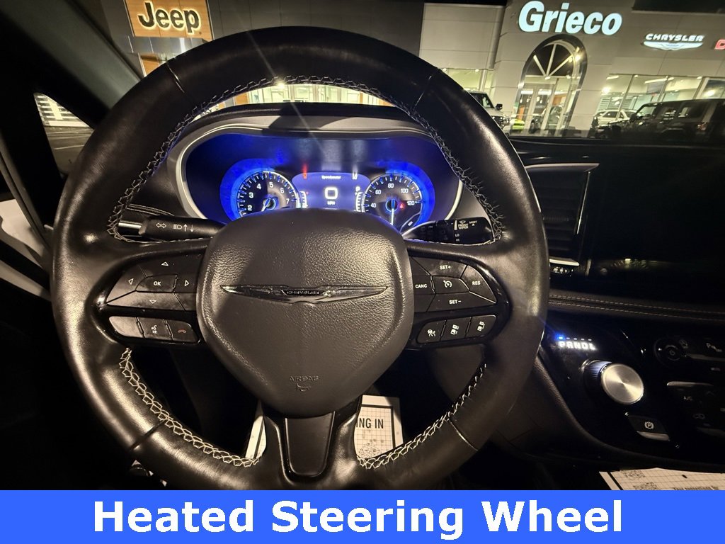 Used 2021 Chrysler Pacifica Touring-L w/ Uconnect Theater Family Group image 31