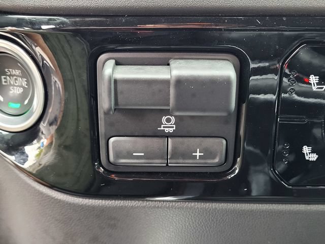 Used 2022 GMC Sierra 1500 Elevation w/ LPO, Elevation Black Package AWD/4WD image 12
