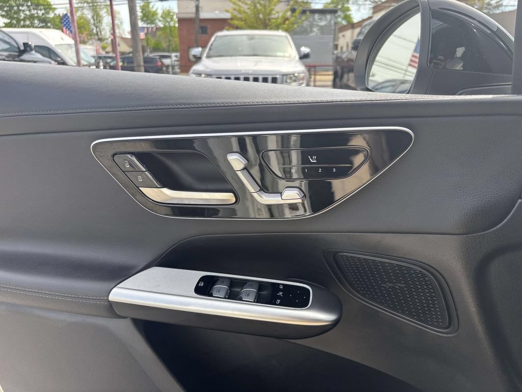 Used 2025 Mercedes-Benz GLC 43 AMG 4MATIC image 28