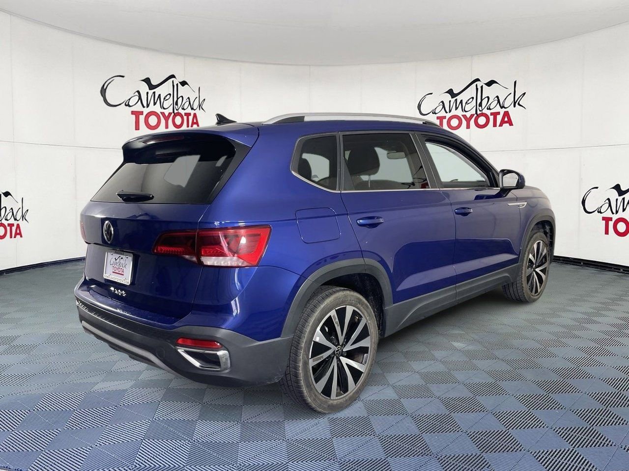 Used 2024 Volkswagen Taos SE FWD image 8