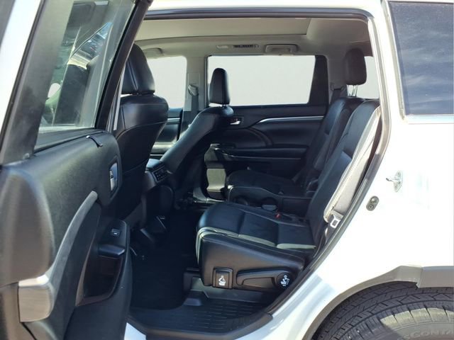 Used 2019 Toyota Highlander Limited image 11