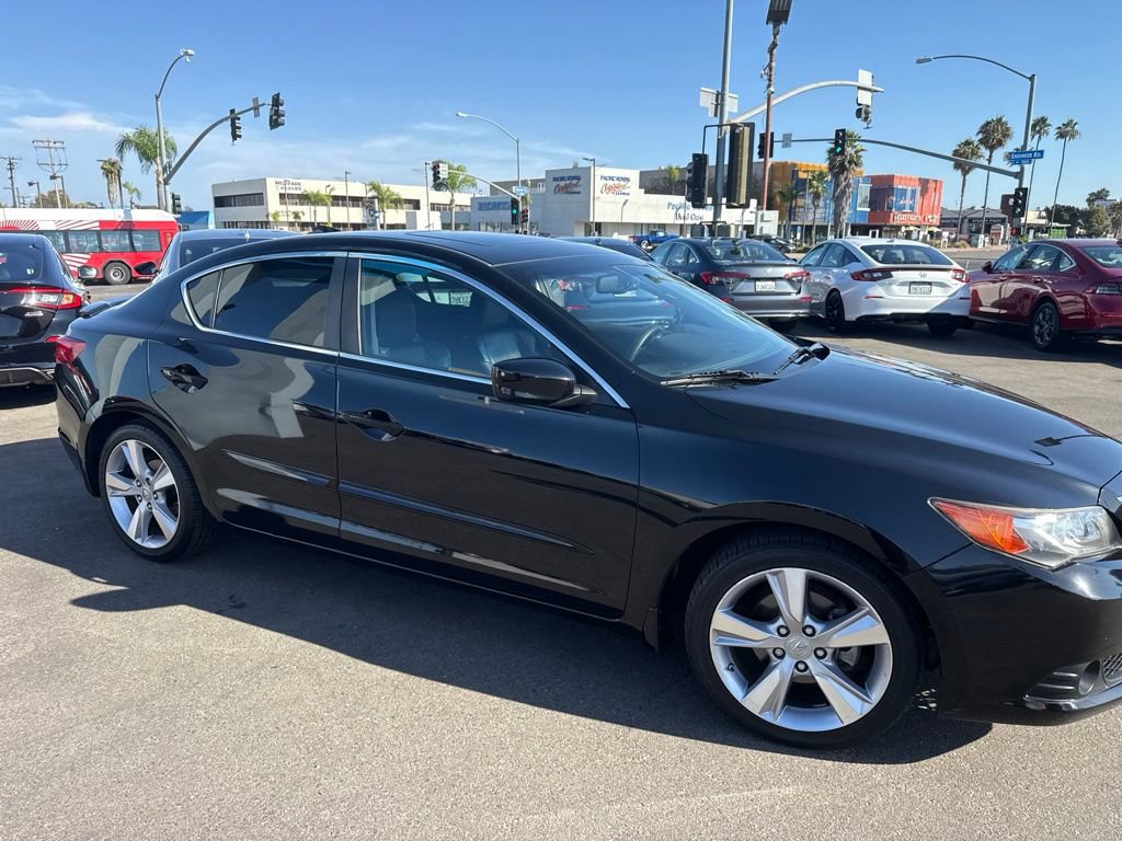 Used 2013 Acura ILX w/ Technology Package FWD image 6