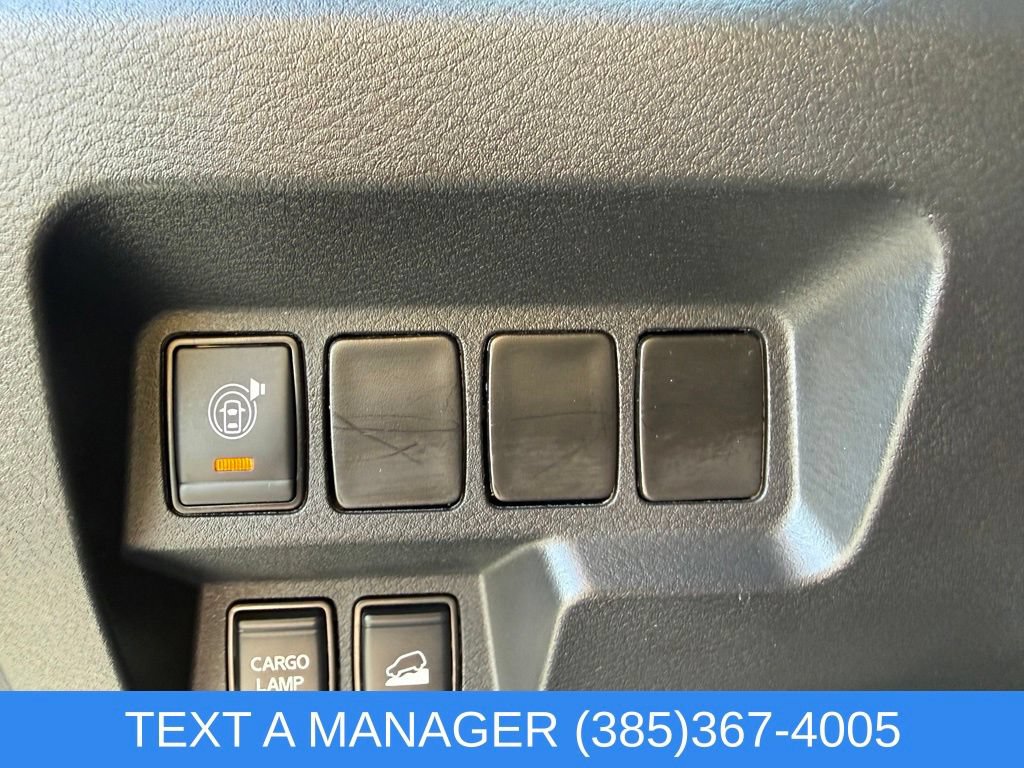 Used 2025 Nissan Frontier PRO-4X AWD/4WD image 19