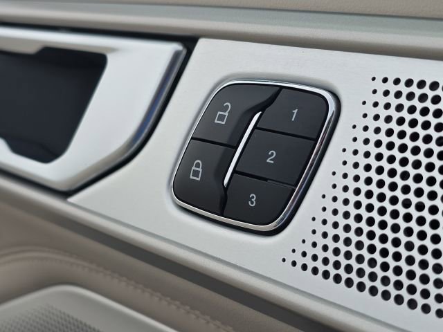 Used 2023 Ford Explorer Platinum w/ Technology Package AWD/4WD image 28