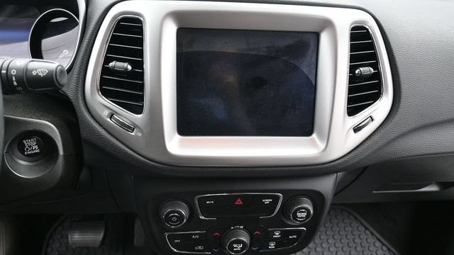 Used 2018 Jeep Compass Latitude w/ Popular Equipment Group AWD/4WD image 39