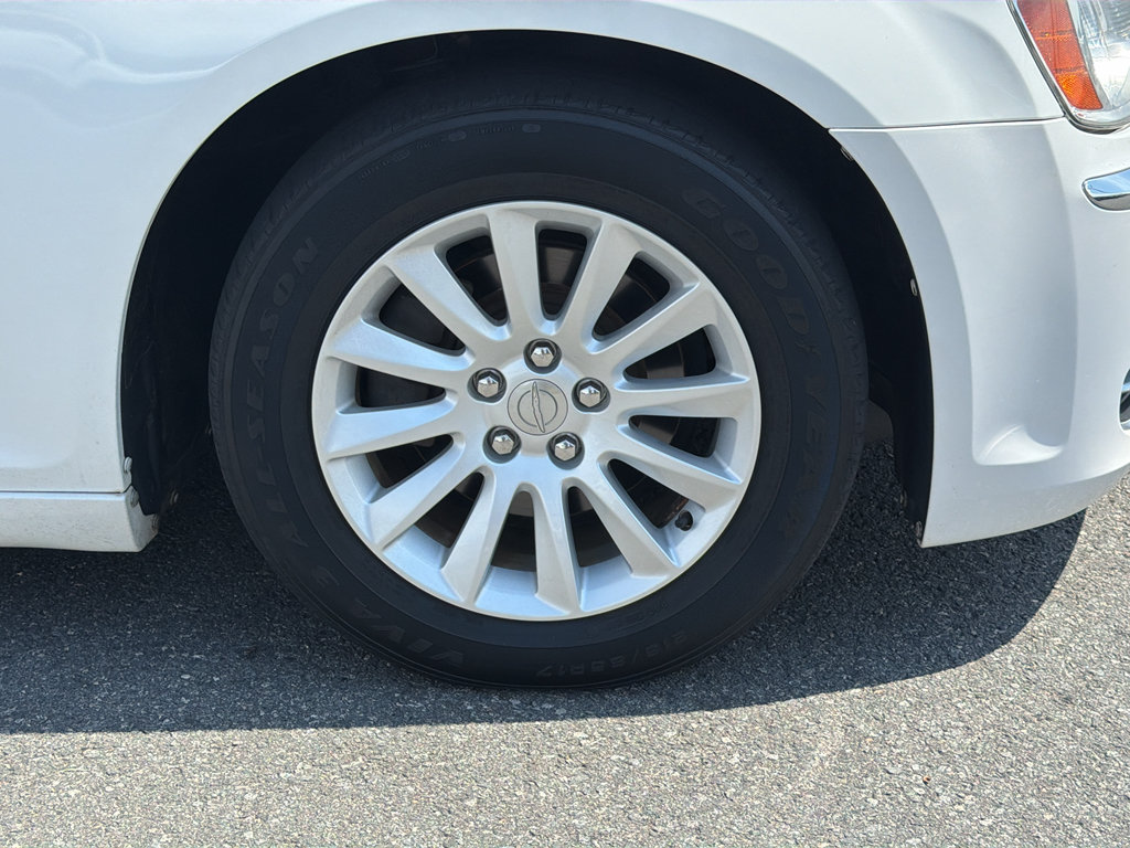 Used 2013 Chrysler 300 RWD image 30