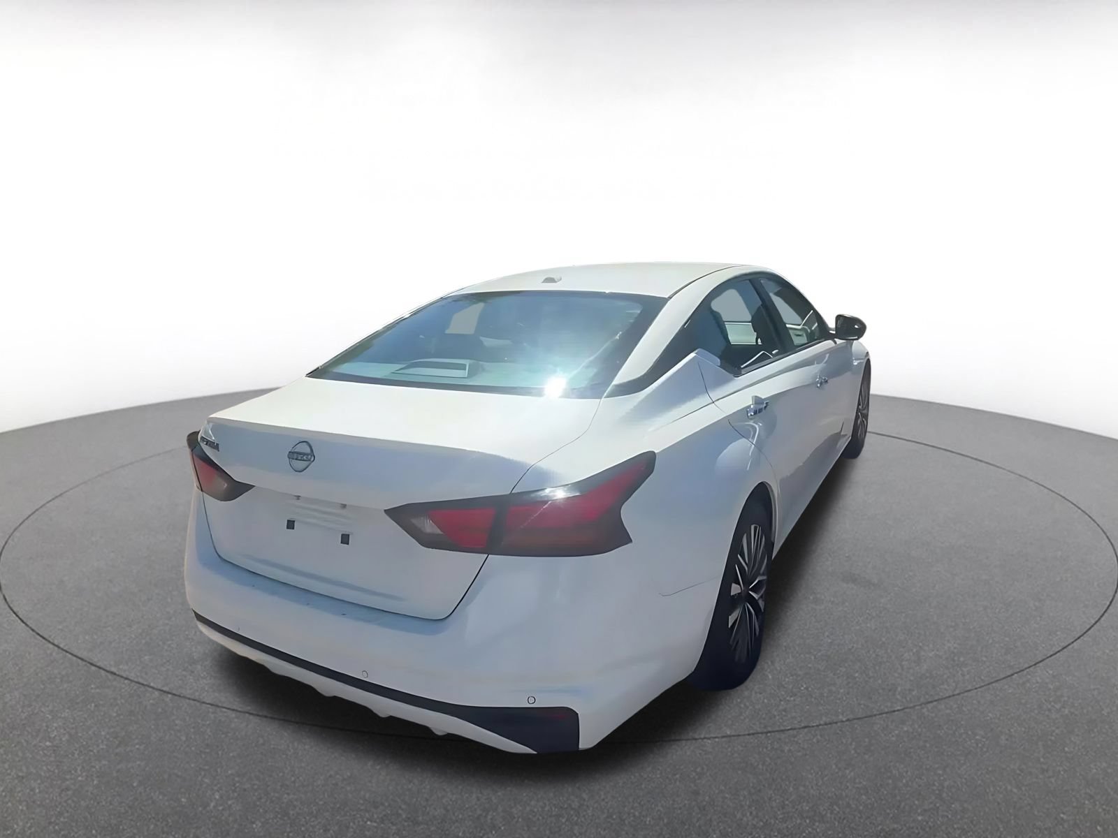 Used 2025 Nissan Altima 2.5 SV FWD image 14