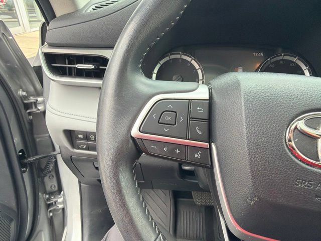 Used 2023 Toyota Highlander XLE FWD image 22