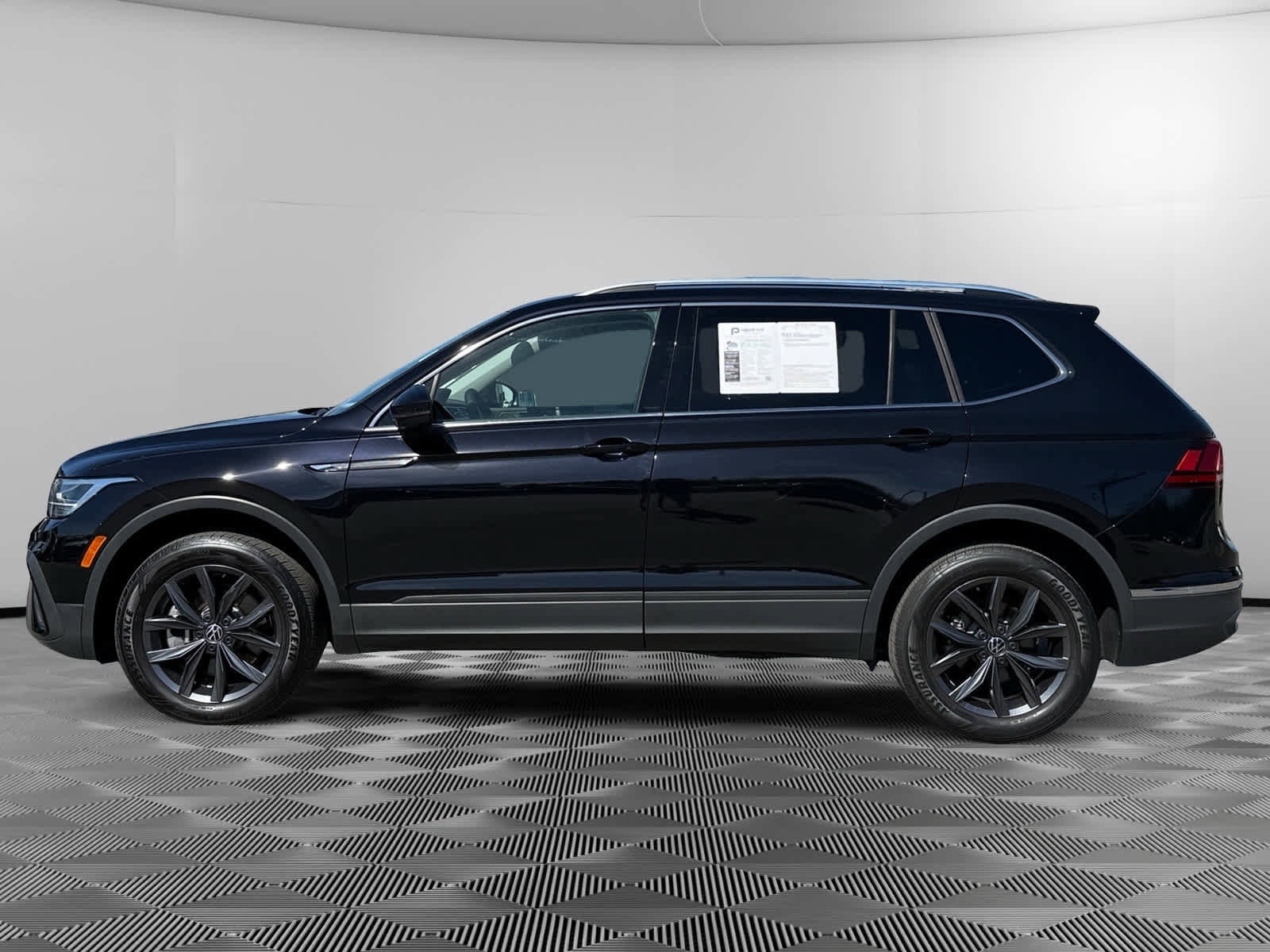 Used 2023 Volkswagen Tiguan SE FWD video 2