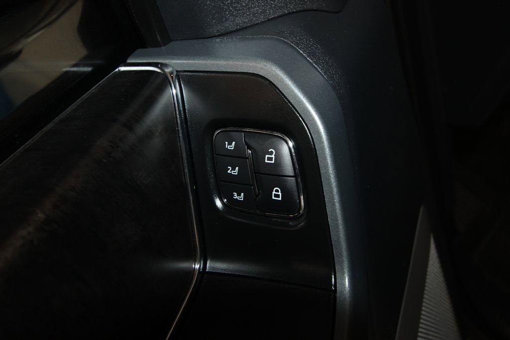 Used 2021 Ford F150 Lariat image 9