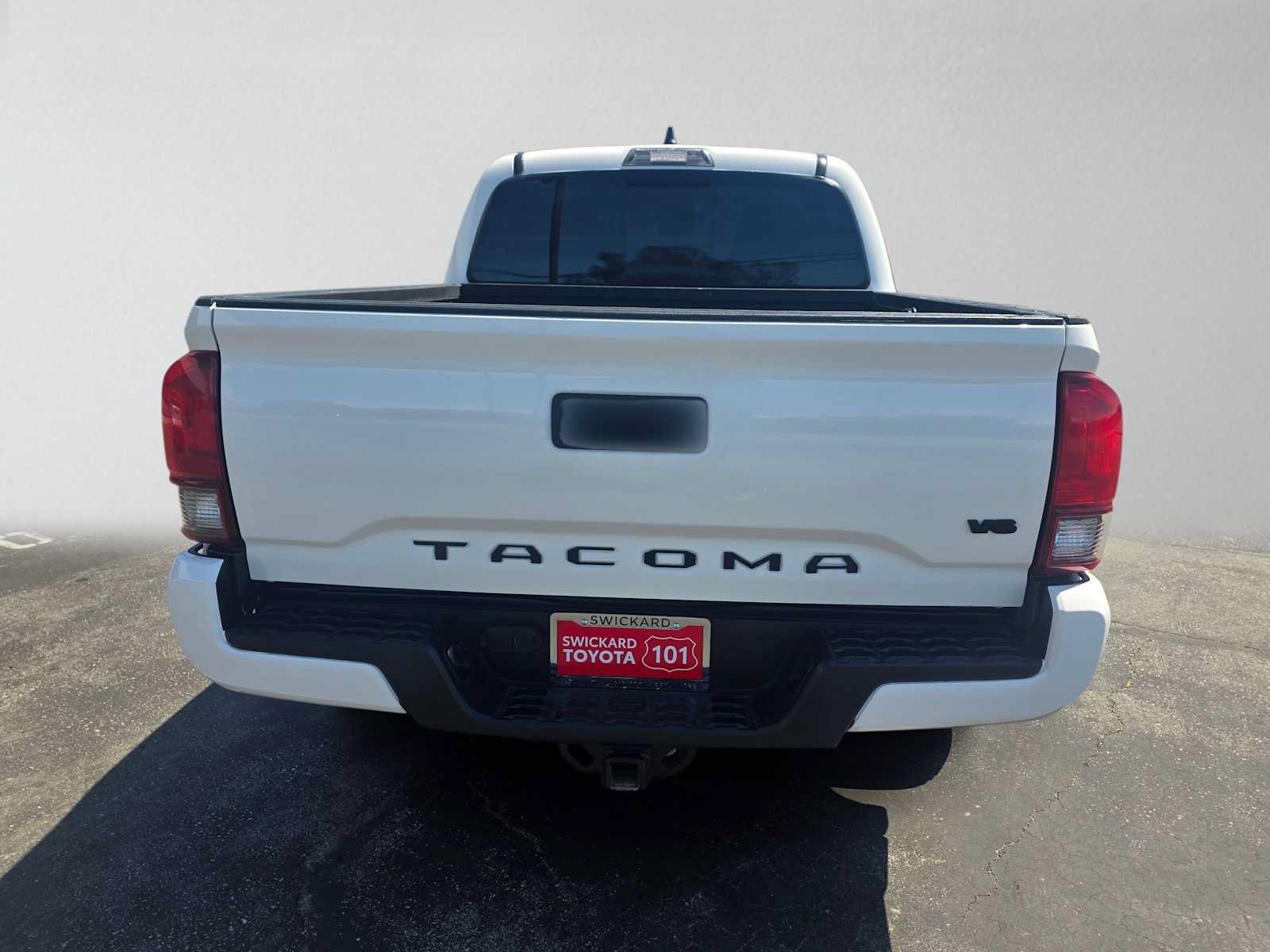 Used 2023 Toyota Tacoma SR5 AWD/4WD image 4