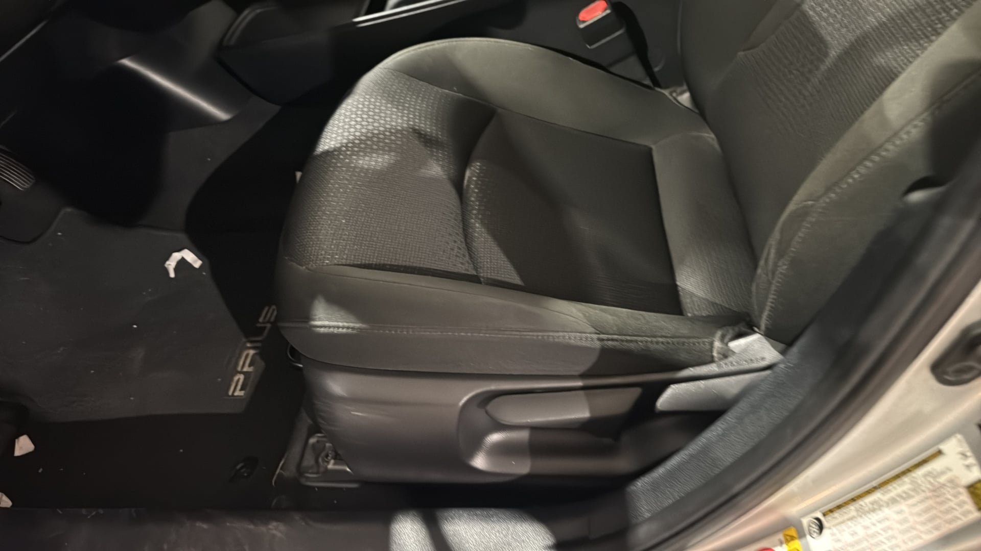 Used 2019 Toyota Prius LE w/ Preferred Accessory Package FWD image 20
