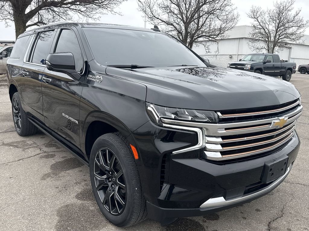 Used 2023 Chevrolet Suburban High Country image 2