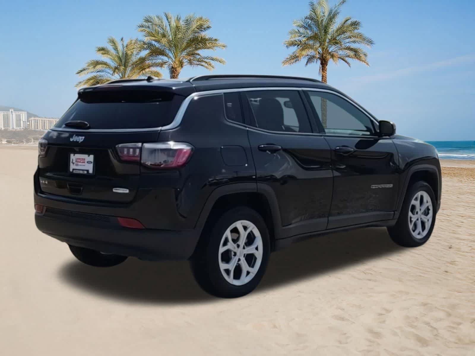 Used 2024 Jeep Compass Latitude AWD/4WD image 8
