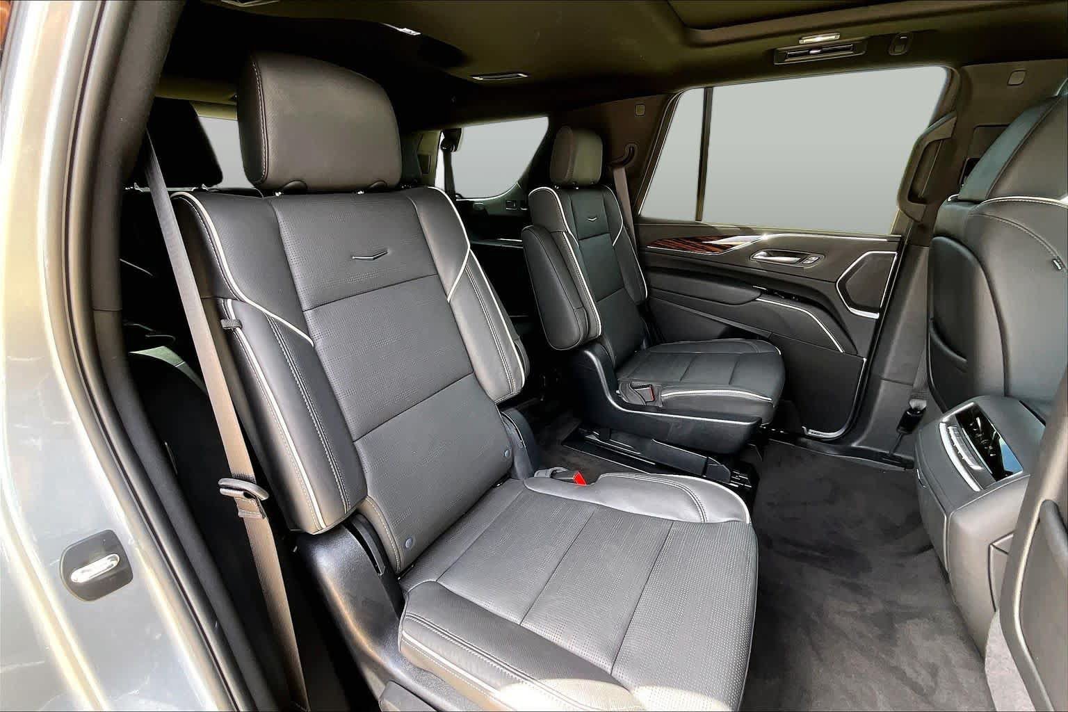 Used 2024 Cadillac Escalade Premium Luxury RWD image 18