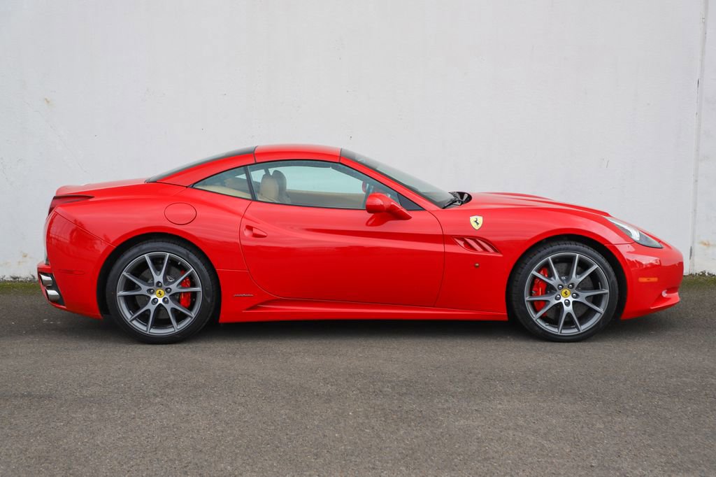 Used 2010 Ferrari California image 12