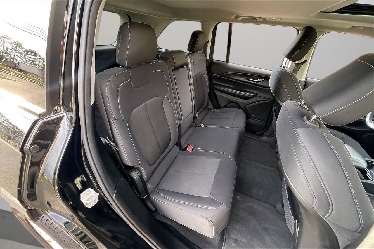 Certified 2023 Jeep Grand Cherokee Laredo X image 25