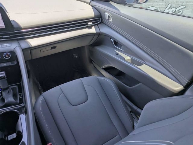Used 2023 Hyundai Elantra SEL w/ Convenience Package FWD image 16