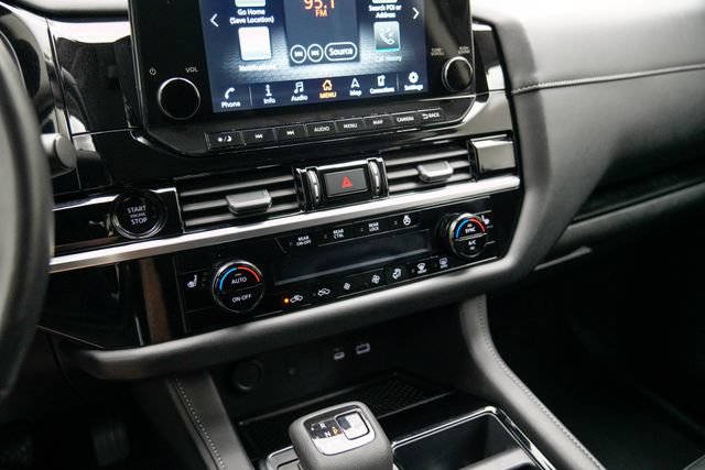 Used 2025 Nissan Pathfinder SL FWD image 31